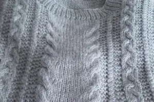 Lučka Tičar - ročno pleten pulover